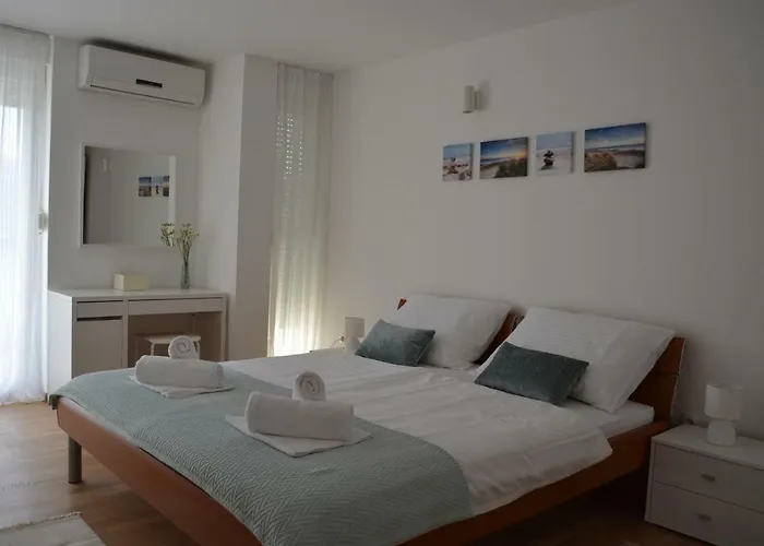 Antea - Modern House With Pool