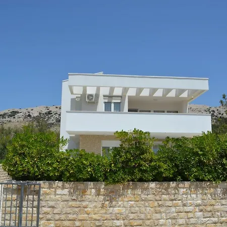 Antea - Modern House With Pool