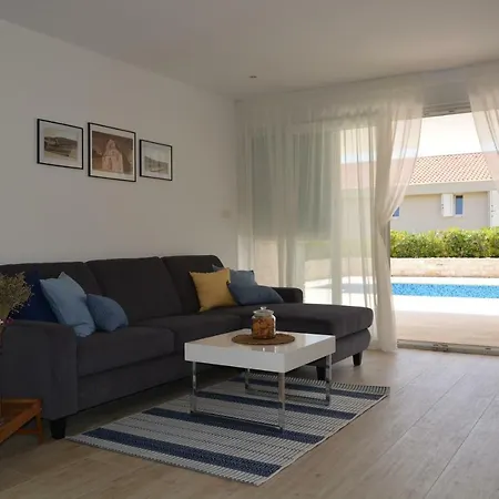 Antea - Modern House With Pool Pag Town