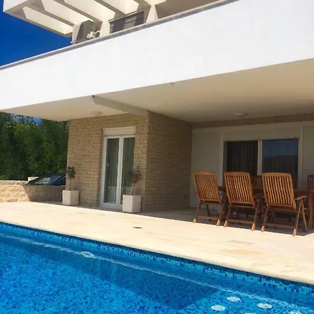 Antea - Modern House With Pool *