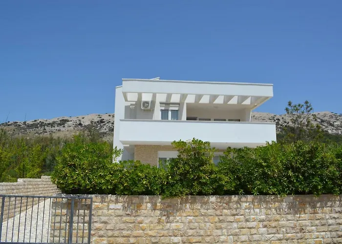 Antea - Modern House With Pool