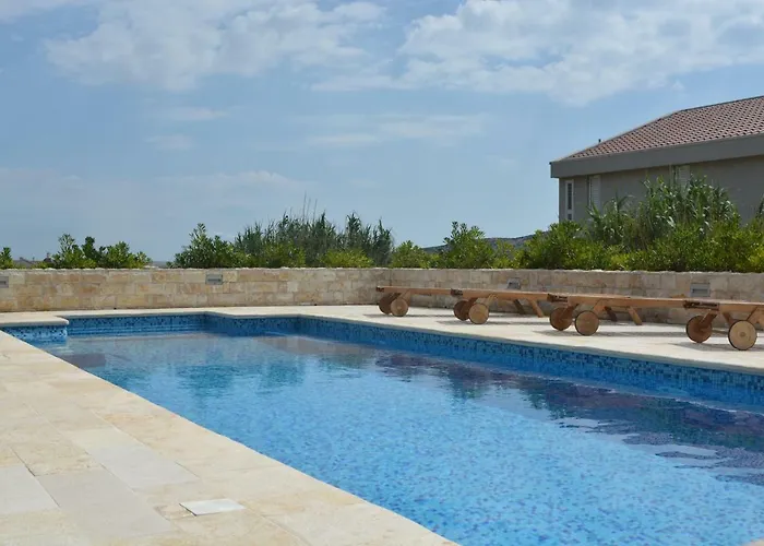 Antea - Modern House With Pool * Pag Town