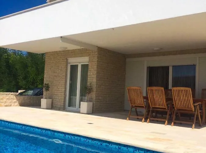 Antea - Modern House With Pool *