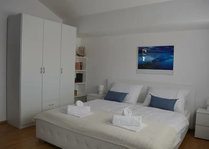 Antea - Modern House With Pool